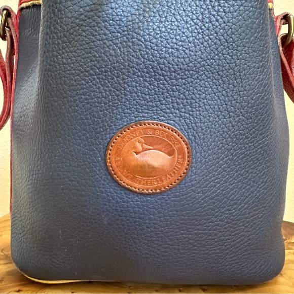 Authentic Dooney & Bourke VINTAGE Drawstring Leather Bag - Picture 7 of 16